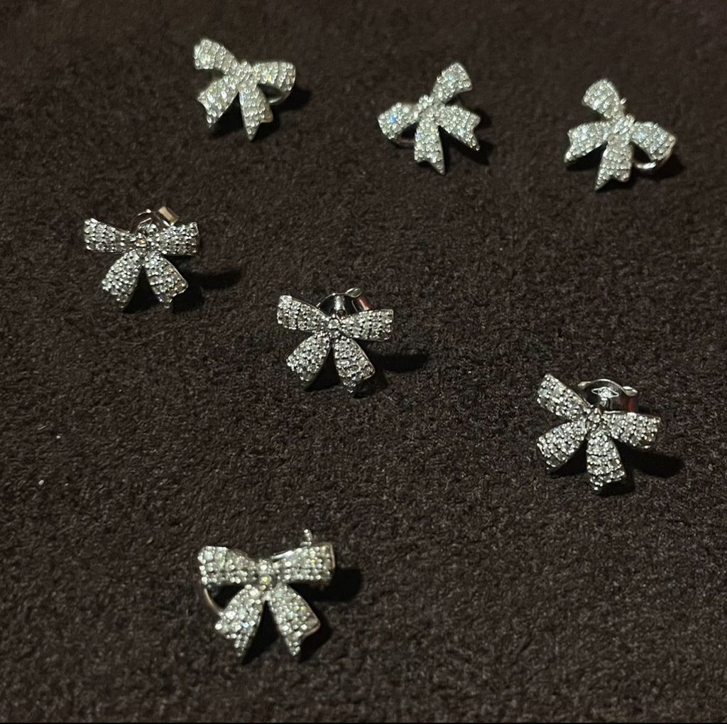 Single Ribbon Stud